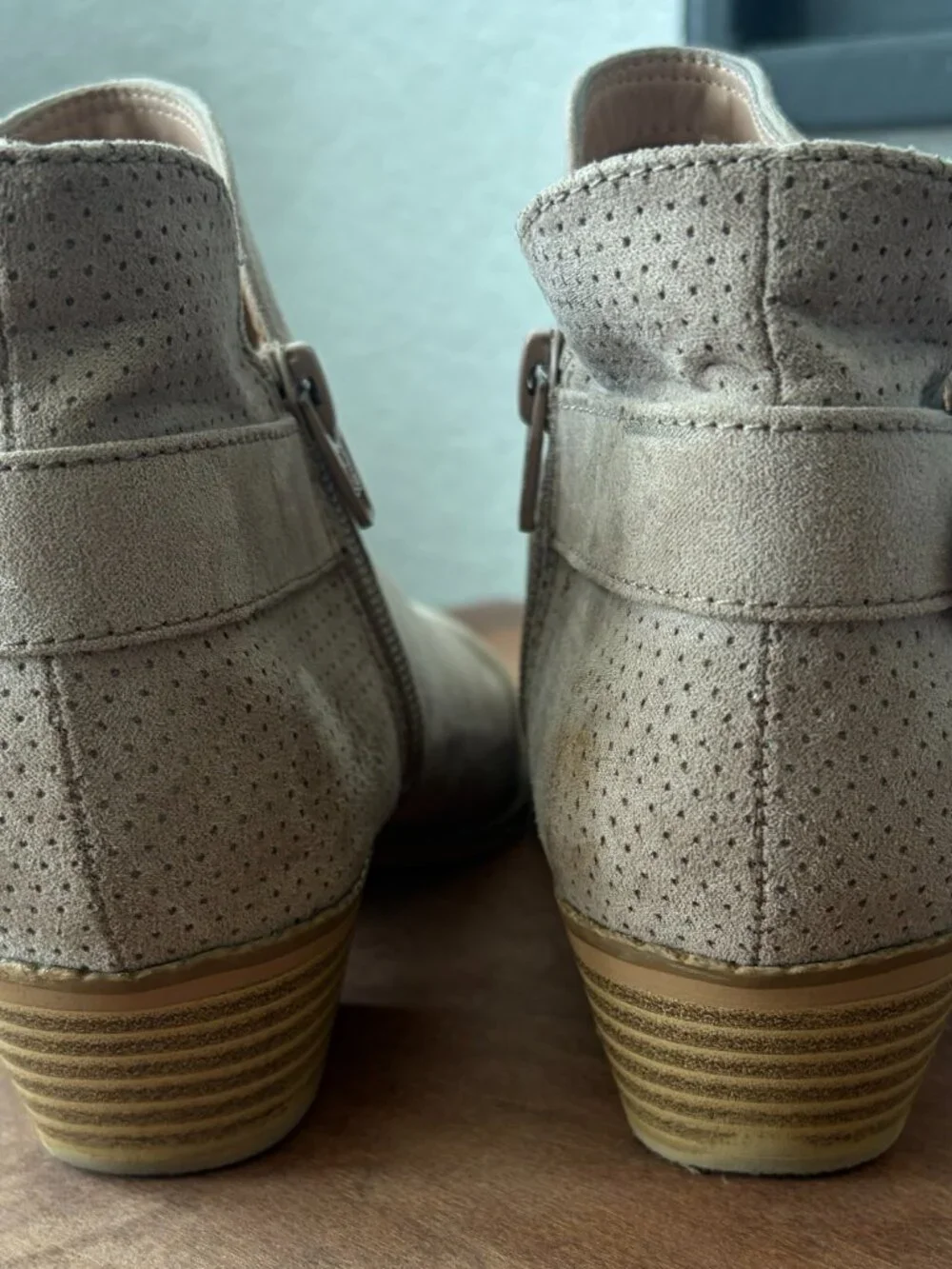 Justice Girls Size 7 Taupe Faux Suede Ankle Booties Side Zip Buckle Boots.  (CT)